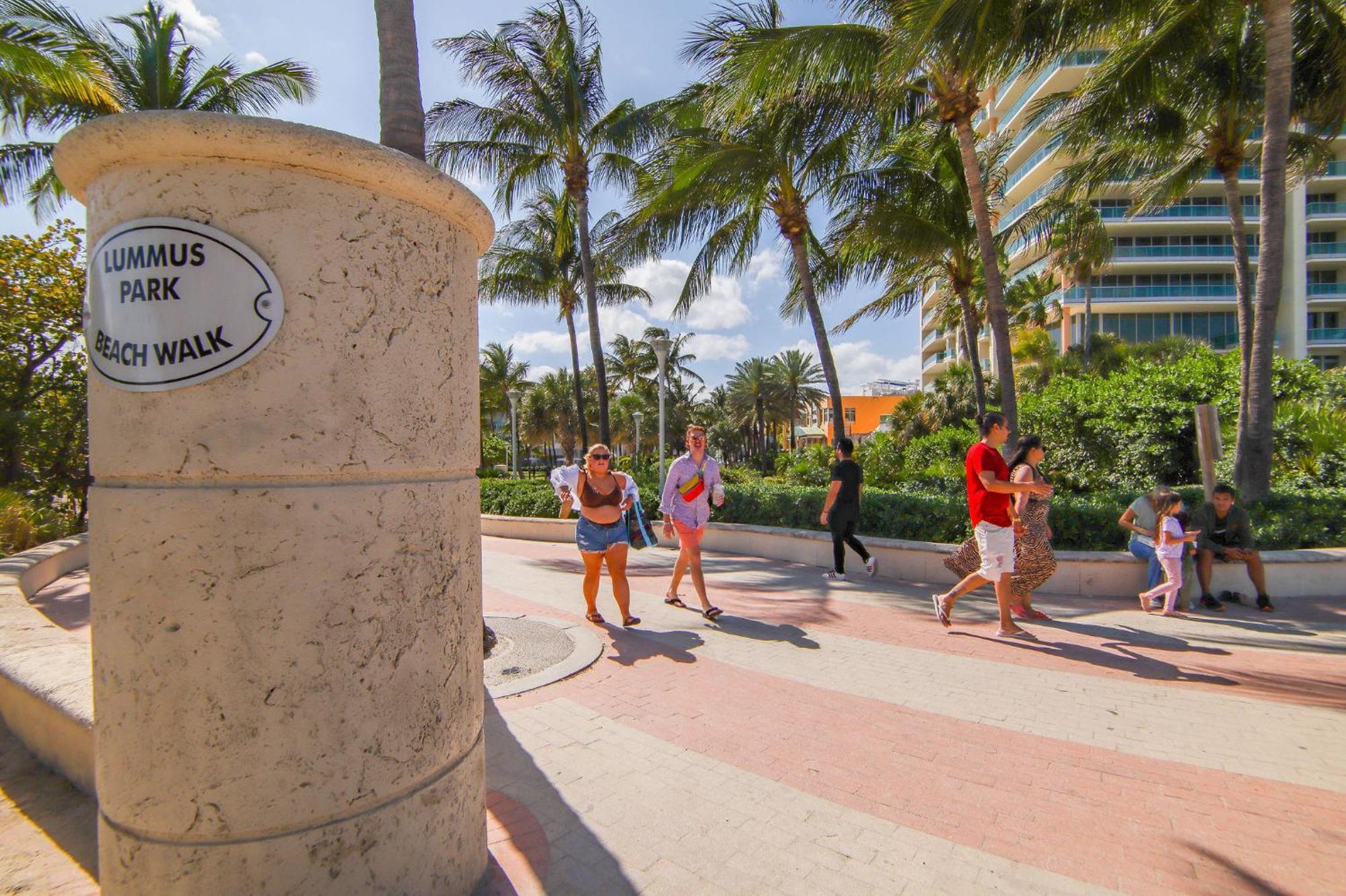 Stylish Ocean Dr W/ 2 Queen Beds, Across Apartamento *