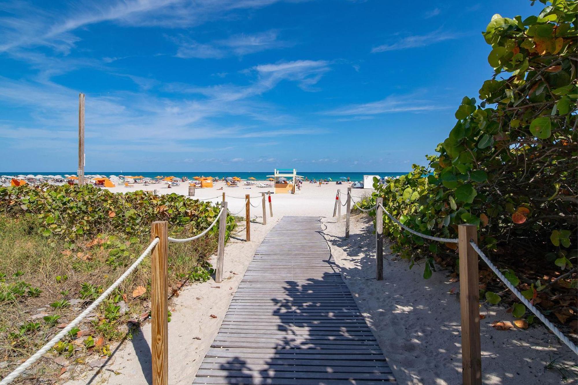 Stylish Ocean Dr W/ 2 Queen Beds, Across Appartamento
